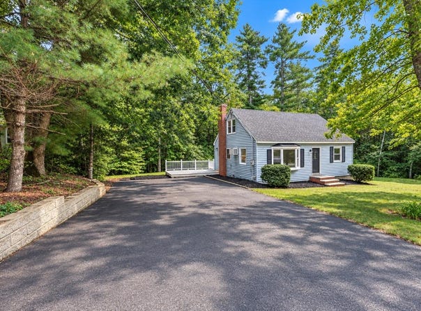 14 Richard Court, Raymond, NH 03077