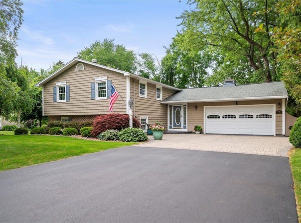 798 Hawthorne Place, Webster, NY 14580