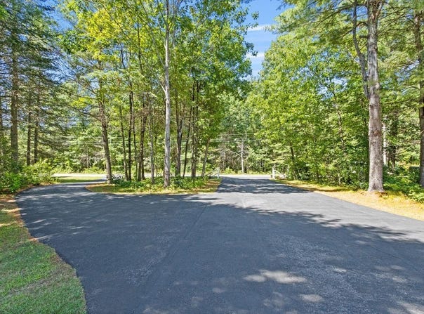 69 Dayton Lane, Dayton, ME 04005