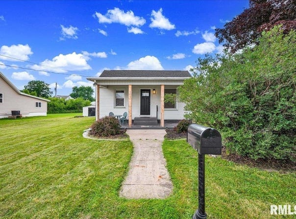 111 N CHURCH Street, Roanoke, IL 61561