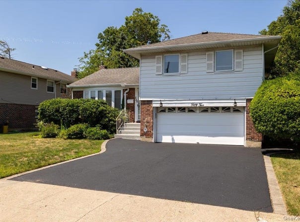 52 Blanche Street, Plainview, NY 11803