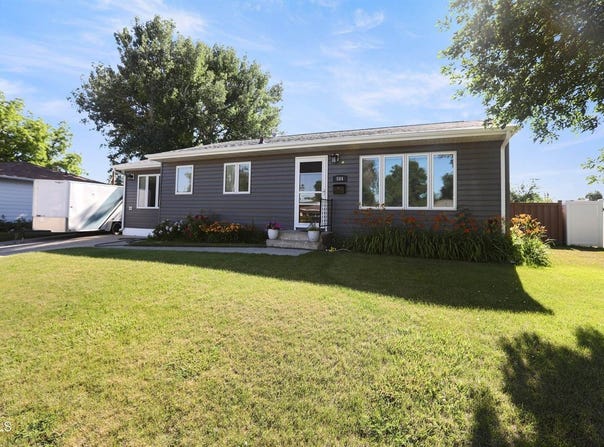 504 15th Avenue West, Williston, ND 58801