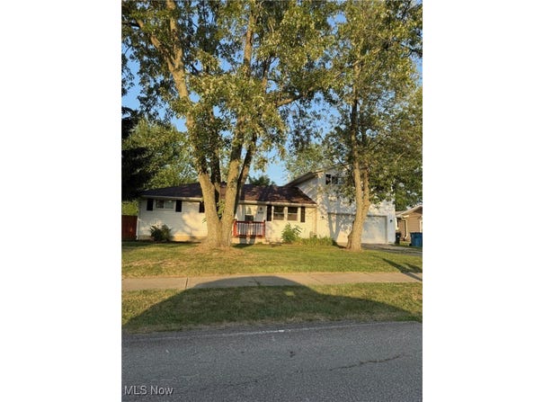 805 Roberts Street, Sheffield Lake, OH 44054