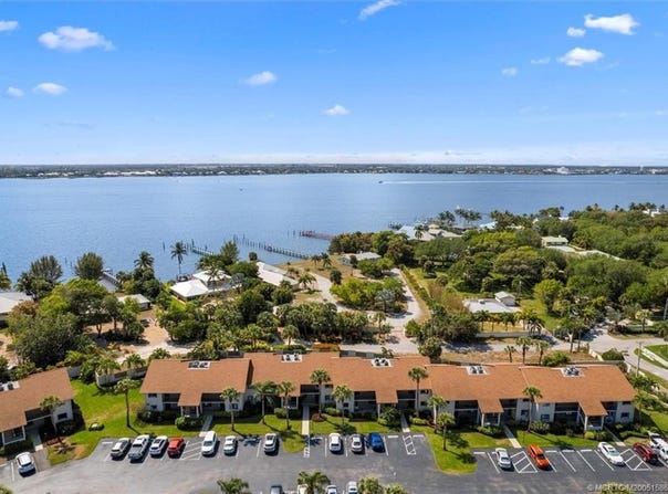 1600 NE Dixie Highway unit: 10-205, Jensen Beach, FL 34957
