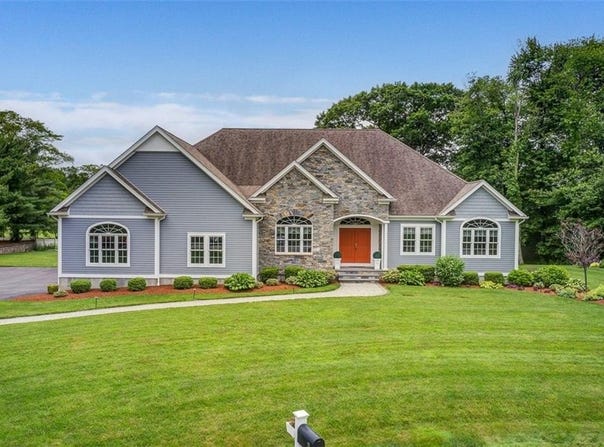 6 Kenwood Court, Seekonk, MA 02771