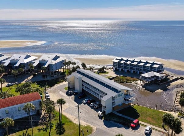 82 2nd St, Cedar Key, FL 32625