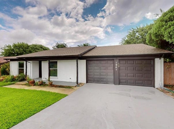 1041 Mckinley Street, Benbrook, TX 76126