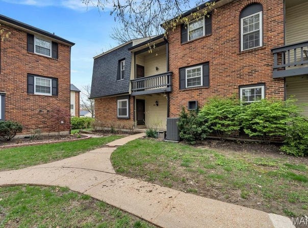 92 Conway Cove Drive, Chesterfield, MO 63017