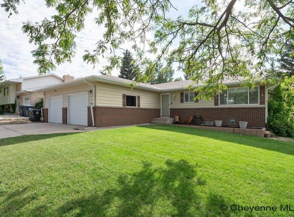 726 CARMON CIR, Cheyenne, WY 82001