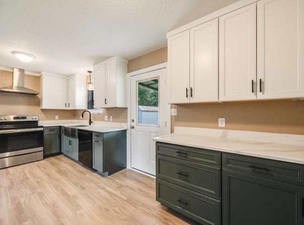 5593 Galaxy Drive, Crestview, FL 32539