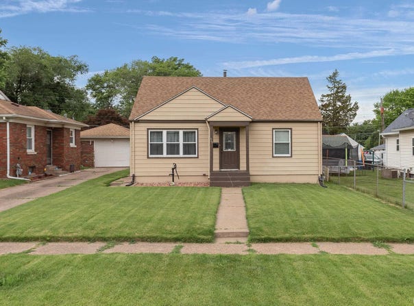 419 50TH Street, Moline, IL 61265-1964