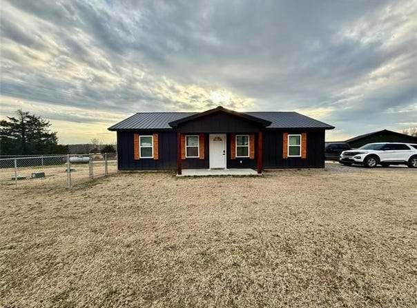 989 Sequoyah Drive, Eufaula, OK 74432