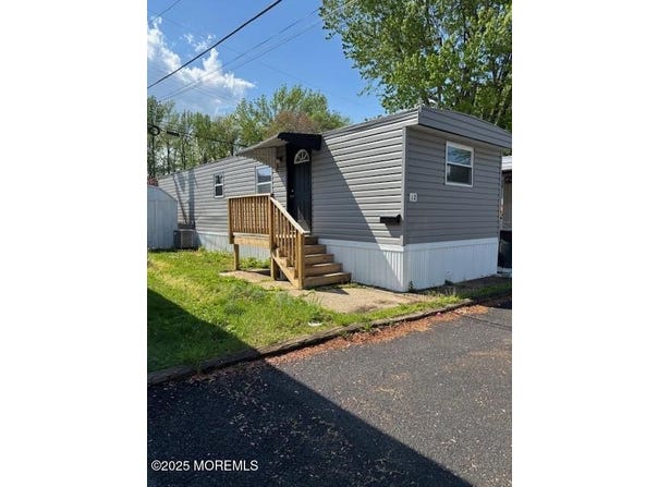 12 Sams Court, Hazlet, NJ 07730