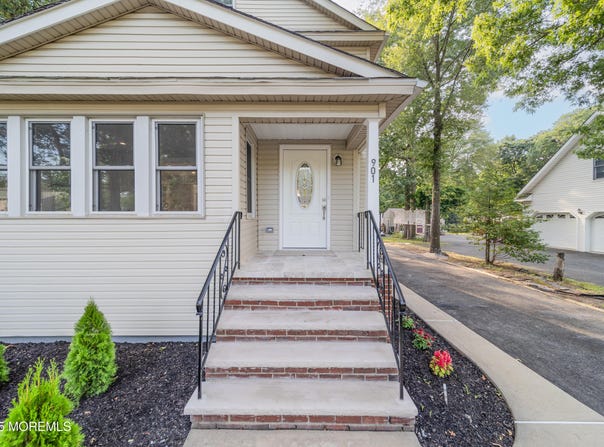 901 Palmer Avenue, Holmdel, NJ 07733