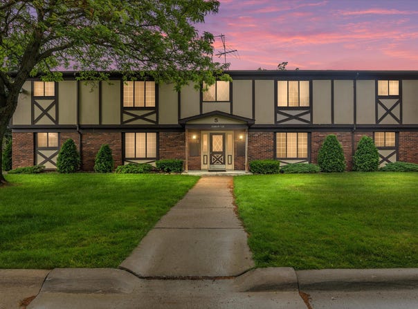 22811 Grove Street, Saint Clair Shores, MI 48080