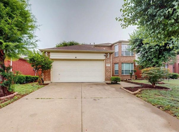8413 Vicksburg Lane, Fort Worth, TX 76123