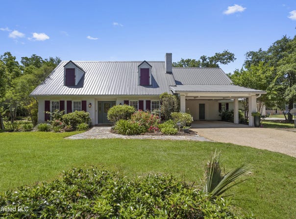 316 Ramoneda Street, Bay Saint Louis, MS 39520