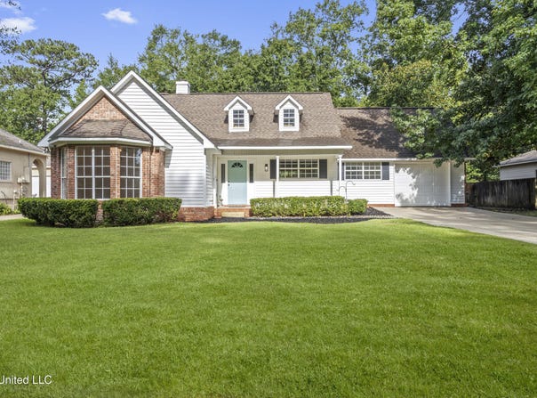 3005 Sweetgum Avenue, Ocean Springs, MS 39564