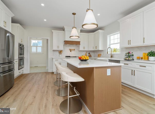 35 BARBERTOWN POINT BREEZE ROAD, FRENCHTOWN, NJ 08825