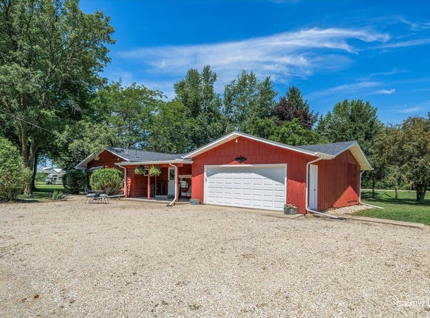 400 Water Street, Earlville, IL 60518
