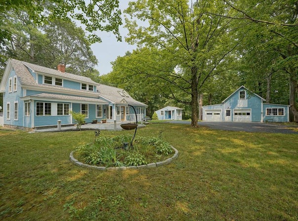 299 Exeter Road, Hampton Falls, NH 03844