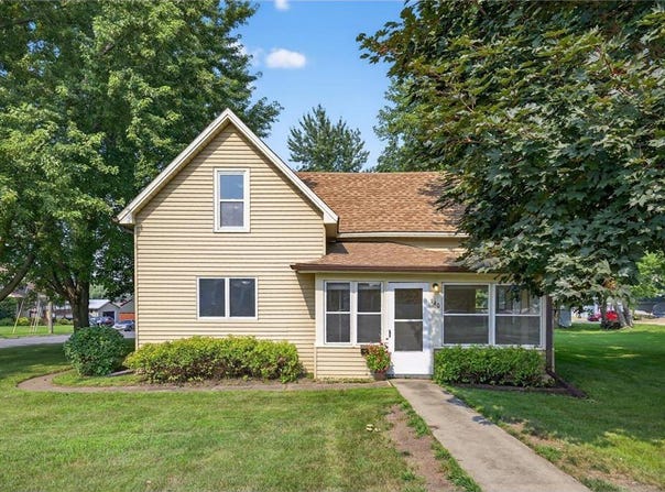140 5th Street SW, Plainview, MN 55964