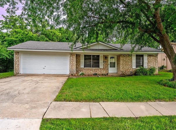217 E Iowa Street, Sherman, TX 75090