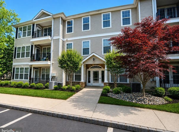 12 KYLE Way, EWING, NJ 08628