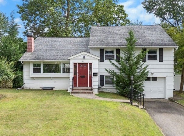 35 Grissing Ct, Cedar Grove Twp., NJ 07009-1915