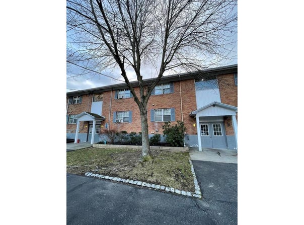 702 Barclay Manor, Balmville, NY 12550