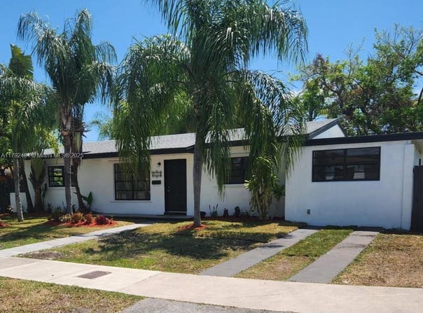 9340 Martinique Dr, Cutler Bay, FL 33189