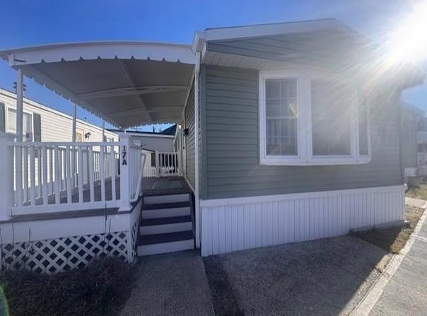 17 Ave A, Hazlet, NJ 07734