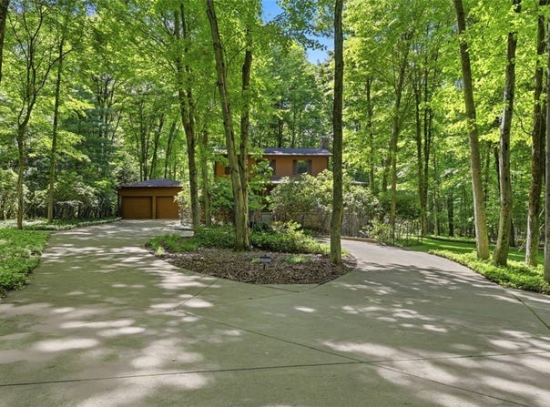 137 Spring Valley Rd, Valencia, PA 16059