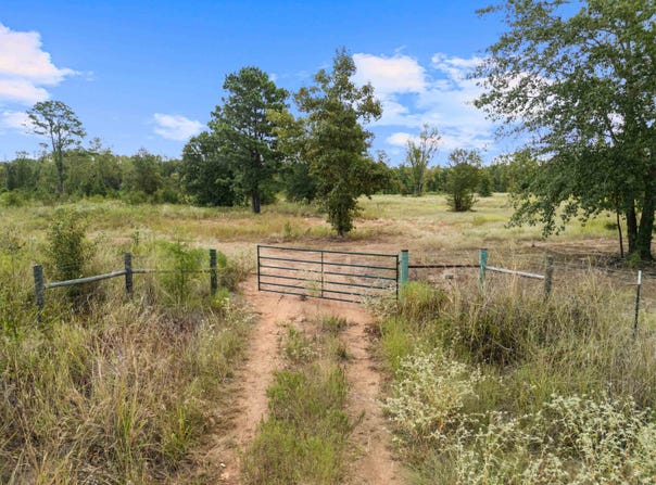 956 WATSON RD., Kilgore, TX 75662