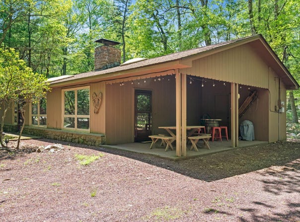 8 Big Boulder Road, Lake Harmony, PA 18624