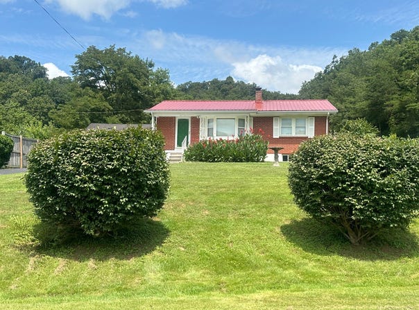 460  Black Pike, Hustonville, KY 40437