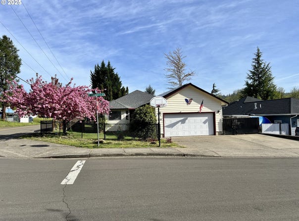 2200 SE CHINABERRY Ave, Roseburg, OR 97470