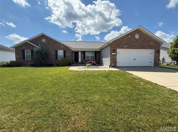 108 Garrettford Drive, Bethalto, IL 62010