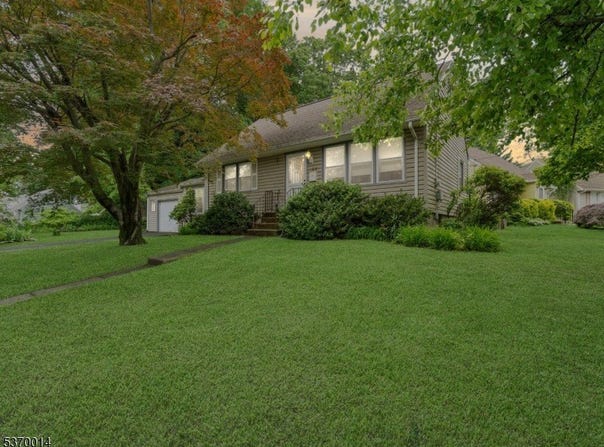 44 Farmingdale Ave, Bloomfield Twp., NJ 07003-5410