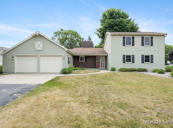 366 E Beech Street NE, Cedar Springs, MI 49319