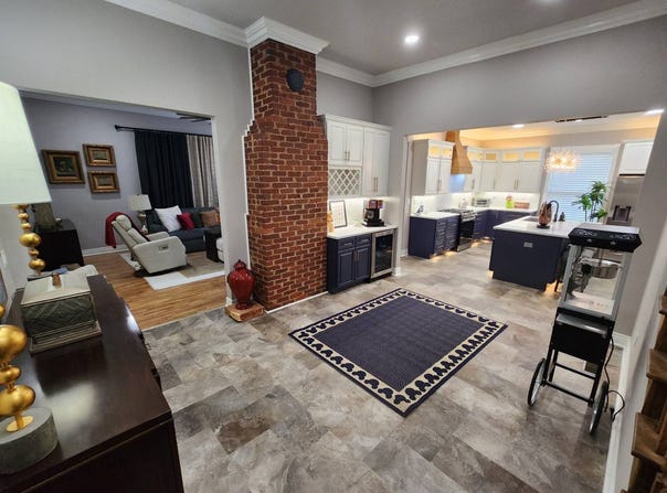 612 N 2nd, Ozark, AR 72949