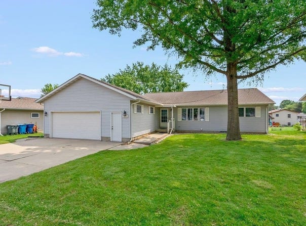 5829 Blue Sage Road, Waterloo, IA 50701