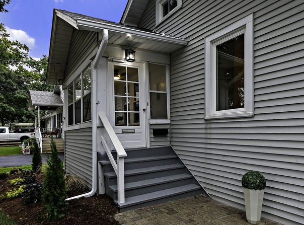 143 E Division Street, Villa Park, IL 60181