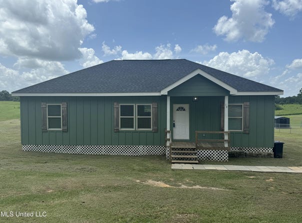 14 C W Moore Road, Carriere, MS 39426