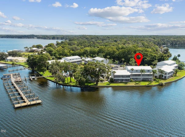 125 RIVER BEND Place unit: Bld. D, Welaka, FL 32193