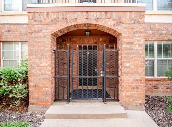 2111 Main Street, Lubbock, TX 79401