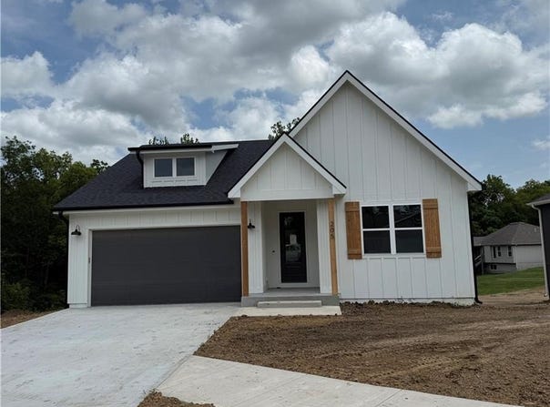 205 S Catalpa Street, Savannah, MO 64485