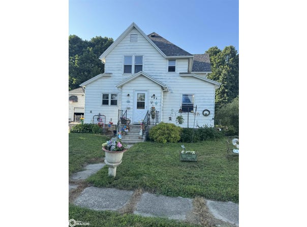 110 W Walnut Avenue, Manly, IA 50456