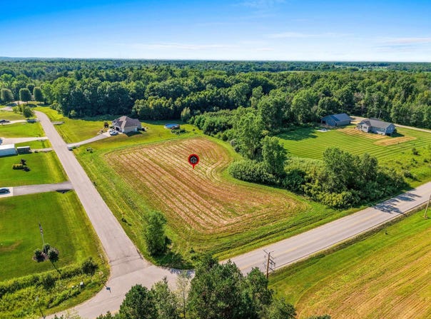 BLACK WALNUT Way, LITTLE SUAMICO, WI 54171