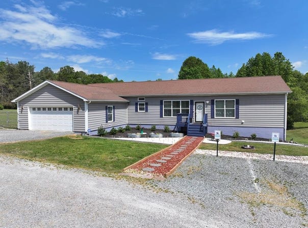 304 SONG BIRD LN, Danville, VA 24540